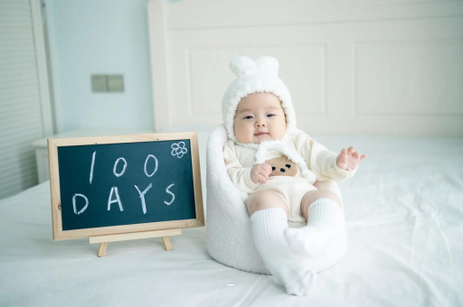 来宾七个月宝宝伸舌头 来宾七个月宝宝伸舌头